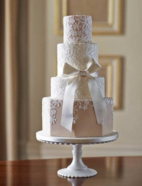 London Cake, Lace Wedding Cake, Cupcake Art, Amazing Wedding Cakes, Gorgeous Wedding Cake, Cake Lace, Elegant Wedding Cakes, Elegant Cakes, Wedding Cake Inspiration