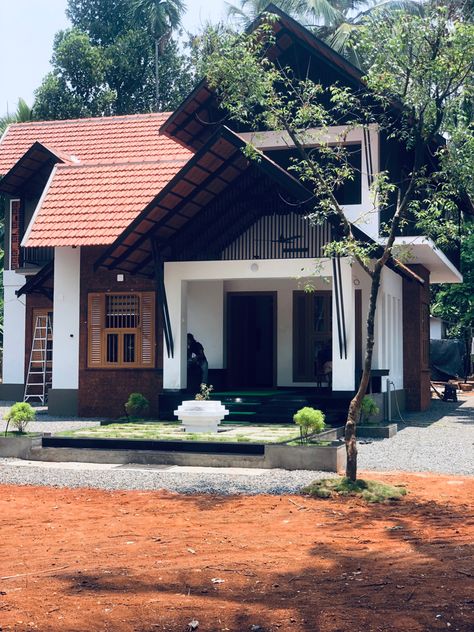 3 bed room residential project Truss Work Roof Kerala, Truss Work Design Kerala, Small House Design Kerala, Slope Roof, Kerala Traditional House, Indian House Exterior Design, Church Design Architecture, Farmhouse Style Exterior, Tropical Villa