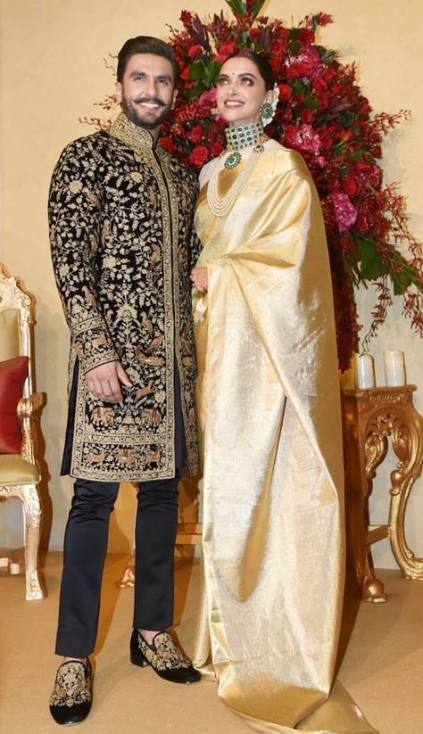 Groom Barat Dress Pakistan, Groom Kurta, Groom Indian Wedding Outfits, Wedding Matching Outfits, Velvet Suit Design, Sherwani For Men Wedding, Groom Dress Men, Afghani Clothes, Wedding Outfits For Groom