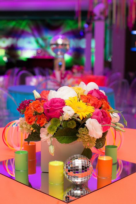 Glow Centerpiece Ideas, Neon Party Centerpiece Ideas, Neon Party Table Decorations, Neon Table Centerpieces, Neon Table Decorations, Neon Party Centerpieces, Neon Centerpieces Ideas, Neon Centerpieces, Pop Art Party