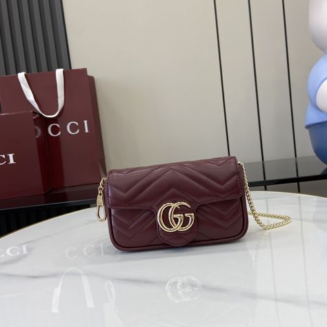 #okify #bagsall #luxurybag #handbag #totebag #marmont Gucci Super Mini, Luxury Bags, Gucci, Tote Bag, Handbags