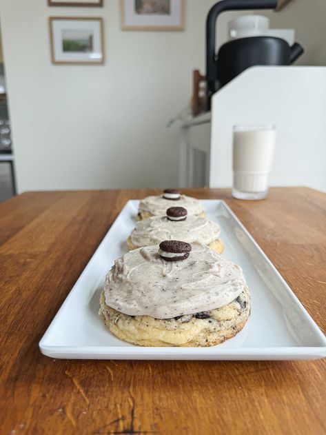 These Cookies and Cream Sourdough Cookies are extra soft, chewy, and stuffed with big chunks of homemade Oreo cookies. Jesha’s Bakery, Sourdough Monster Cookies, Sourdough Snickerdoodle Cookies, Sourdough Cookies Recipe, Sourdough Cookies, Homemade Oreo Cookies, Sourdough Breads, Bagel Bread, Bread Cookies