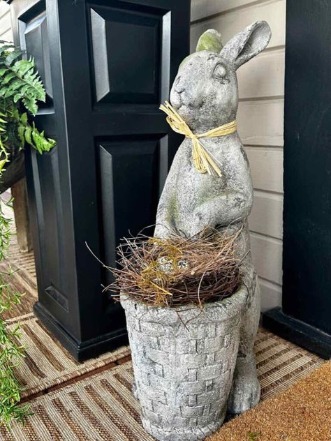 Front Porch Easter Decorations Ideas, Easter Front Porch Ideas, Easter Porch Ideas, Easter Porch Decor Outdoor, Porch Easter Decor, Easter Front Porch Decorations, Porch Transformation, Farm Porch, Easter Front Porch Decor