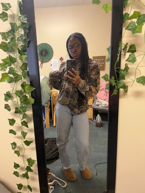 Camo Shirt Outfit Aesthetic, Camo Long Sleeve Shirt Outfit, Uggs Outfit Black Women, Camo Hat Outfits Women, Black Camo Leggings Outfit, Camo Sweater Outfit, Camo Top Outfit, Camo Sweatshirt Outfit, Camo Hats Outfits