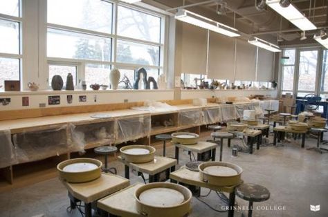 Pottery Classroom, Art Classroom Layout, Ceramics Classroom, Classroom Floor Plan, Pottery Cafe, Studio Layout, Pottery Workshop, Studio Organization, Clay Studio