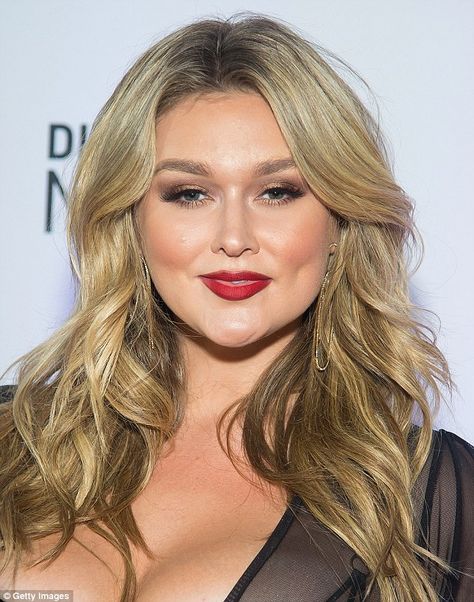 Sports Illustrated model Hunter McGrady shares her beauty routine & gives her best beauty tip! http://dailym.ai/2m79JV8 via Daily Mail Hunter Mcgrady Street Style, Katy Mcgrath, 40th Photoshoot, Katie Mcgrath Merlin, Katie Mcgrath In A Suit, Hunter Mcgrady, Sports Illustrated Models, Curvy Model, Best Beauty Tips