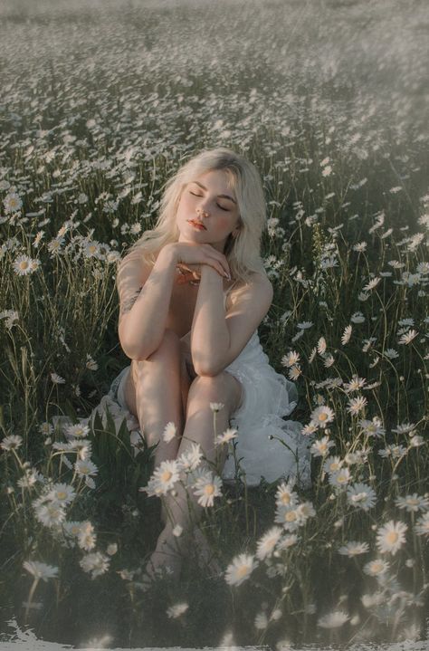 Laying In Flowers, Outside Photoshoot, Field Of Daisies, Woman Laying, Lay Photo, White Flower Dress, Morning Time, Spring Photoshoot, Flower Dog