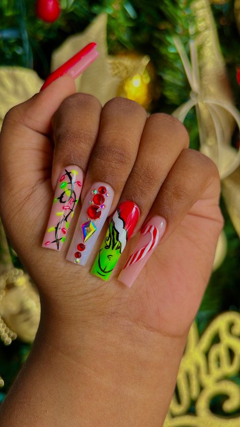 Christmas Nail Long, Grinch Nails Designs Acrylic, Grinch Christmas Nails Acrylic, Fun Christmas Nails Acrylic, Christmas Nails Acrylic Coffin Long, Christmas Theme Nails Acrylic, Christmas Acrylic Toe Nails, Christmas Nail Designs Grinch, Lime Green Christmas Nails