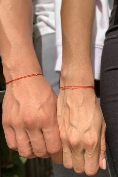 Red String Of Fate, Red String Bracelet, The Love Club, Classy Jewelry, Couples Poses For Pictures, Two People, Matching Bracelets, Poses For Pictures, Cute Couple Pictures