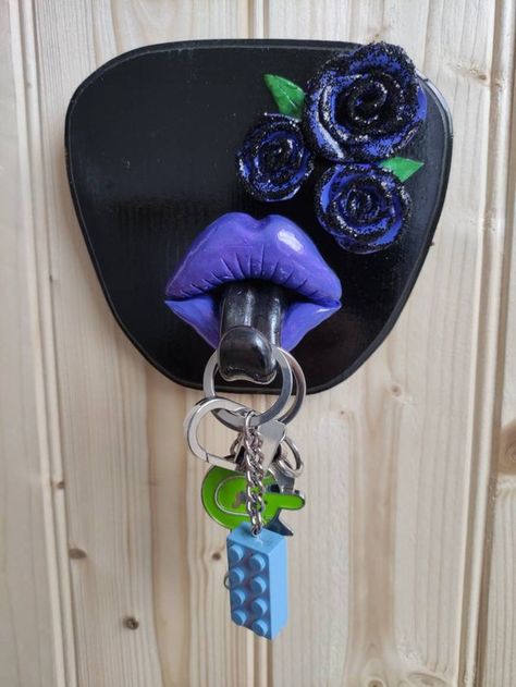 Air Dry Clay Key Holder, Keyholders Diy, Clay Key Holder, Personalized Key Holder, Key Holder Diy, Key Hanger, Key Hooks, Skull Tshirt, Dry Clay