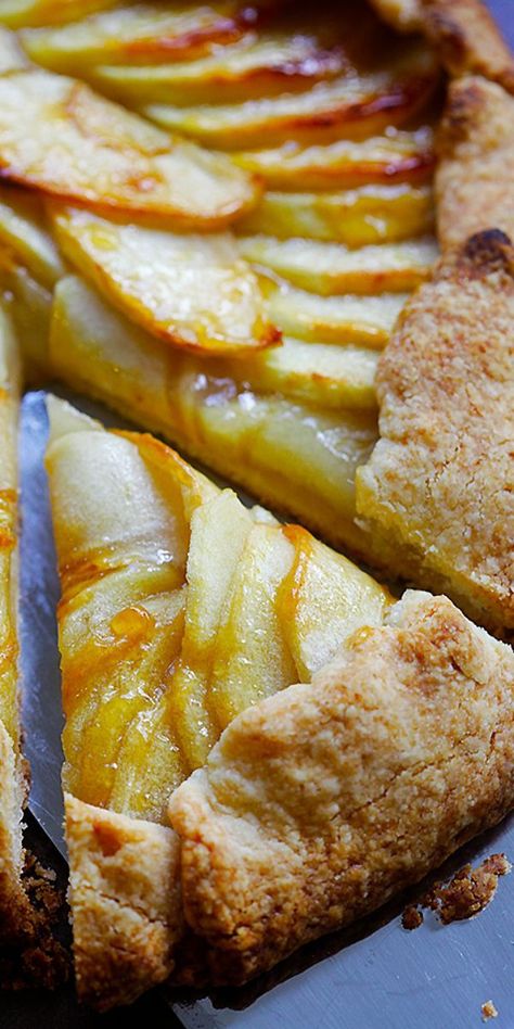 Homemade Apple Tarts, Rustic Apple Tart Recipe, Rustic Apple Pie Recipe, Pie Tart Recipe, Rustic Pies And Tarts, Healthy Apple Tart, Things To Make With Pie Crust, Fall Tart Recipes, Apple Tarts Recipe Easy