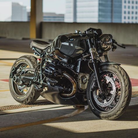 ▷ BMW R9T Cafe Racer 'Fury' by The Cafe'd Racer Nine T Bmw, Bmw R9t, Cafe Racer Parts, Custom Motorcycles Bobber, Bmw R100, Cafe Racer Design, Bike Bmw, Мотоциклы Cafe Racers, Cafe Racing