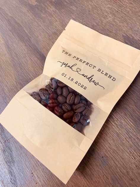 #coffee #weddingfavor #blended Perfect Blend Wedding Favor, Coffee Wedding Favors, Christmas Wedding Inspiration, Wedding Court, Creative Wedding Ideas, Wedding Labels, Wedding Preparation, Blended Coffee, Wedding Party Favors