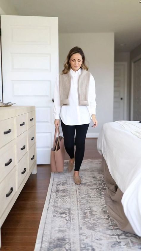 Five Ways to Wear Leggings Leggings Outfits Fall, Fall Outfits With Leggings, Elegant Outfit Casual, Leggings Work Outfit, Ways To Wear Leggings, Leggings For Work, Leggings Outfit Winter, Leggings Outfit Fall, Leggings Outfit Casual