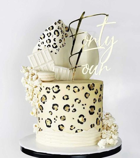 Leopard Print Wedding Theme, Leopard Print Cakes Ideas, 60th Birthday Cake For Ladies, Leopard Print Birthday Cake, Animal Print Cupcakes, Cheetah Cakes, Macaron Chocolate, Leopard Print Wedding, Gold And White Cake