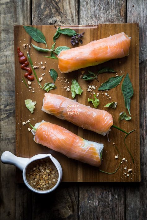 No-Cook Recipes: Smoked Salmon Fresh Spring Rolls from What to Cook Today | The Health Sessions Salmon Rice Paper Rolls, Rice Spring Rolls, Veggie Lunch Ideas, Fresh Spring Rolls Recipe, Vietnamese Rice Paper Rolls, Vietnamese Rice Paper, Asain Food, Rice Paper Recipes, Noodles Vegetables