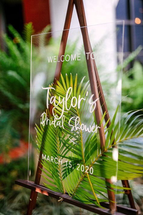 Tropical Bridal Shower Centerpieces, Hawaiian Bridal Shower Ideas, Tropical Bridal Shower Ideas, Tropical Welcome Sign, Tropical Bridal Shower Decorations, Bridal Shower Tropical, Brunch Design, Hawaiian Bridal Shower, Luau Bridal Shower