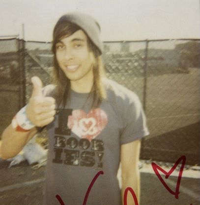 vic fuentes pierce the veil ptv band bandom icon Emo Meme, Genres Of Music, Pierce The Veil, The Veil, Take Pictures, Thumbs Up, Portland, Veil, Band