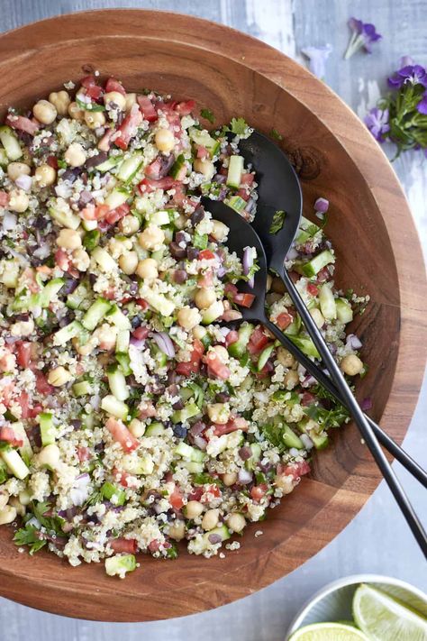 Mediterranean Quinoa Salad Cannellini Bean Salad, Low Calorie Salad, High Protein Salads, Mediterranean Quinoa, One Pot Spaghetti, Lime Quinoa, Food Dolls, Protein Salad, Mediterranean Quinoa Salad