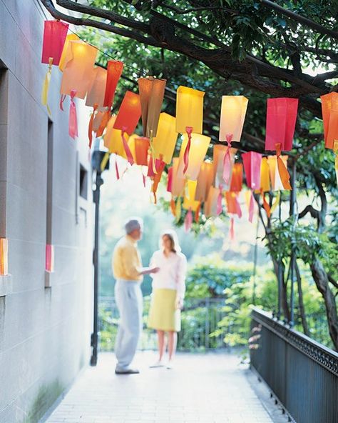 70 Summery #Backyard #DIY #Projects That Are Borderline Genius Martha Stewart Entertaining, Paper Bag Lanterns, Diy Paper Bag, Diy Outdoor Lighting, Diwali Diy, Backyard Lighting, Backyard Diy Projects, Brown Paper Bag, Backyard Party