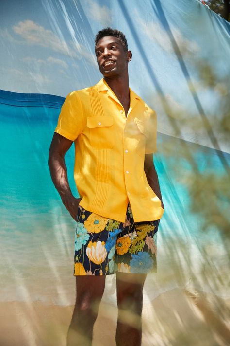 Trina Turk Spring 2021 Ready-to-Wear collection, runway looks, beauty, models, and reviews. Party Outfit Men Aesthetic, Beach Outfit Men Beachwear, Outfit Men Aesthetic, Resort Wear Men, Pool Party Outfit, Beach Outfit Men, Caribbean Fashion, Party Outfit Men, Pool Party Outfits