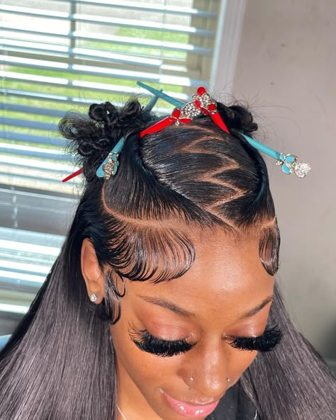 Eating🔥Love the bomb style from stylist @thereallacegoat😍   Follow @bombtress_hair for more stunning styles🥰  Enjoy best deals and slay a bomb wig🤩  . . . . . . . . . . . #explore #wigstyling #bussdown #lacefrontwig #edgeslaid #straighthairwigs #straightwig #lacefront #wigunits #wiginstall #lacewigs #lacefrontalwig #issawig #wigstore #wigsale #wigsforsale #affordablewigs #gluelesswig #transparentlace #frontalunits #frontalwig #closurewig #hdwigs #humanhairwigs  #hdlace #wigmaker #wigslayer Full Lace Wig Hairstyles Updo, Different Wig Hairstyles For Black Women, How To Style A Lace Front Wig, Creative Lace Front Hairstyles, Lacefront Hairstyles For Black Women, Cute Frontal Hairstyles, Soft Girl Hairstyles, Hairstyles For Vacation, Lace Front Wigs Styles