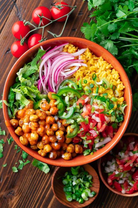 Chickpea Burrito Bowls Recipe - Peas and Crayons Blog Chickpea Burrito, Mexican Quinoa Salad, Lime Quinoa, Burrito Bowls Recipe, Healthy Bowls Recipes, Burrito Bowls, Crispy Chickpeas, Healthy Bowls, Burrito Bowl