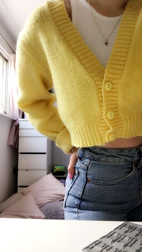 Yellow Sweater Outfit, Yellow Knit Sweater, Winter Sweater Outfits, Knit Sweater Outfit, Potter Aesthetic, Knitting Basics, Yellow Knit, Personal Brand, Yellow Sweater