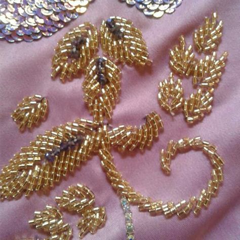 Glass Beads Work On Blouse, Beads Work On Blouse, Work On Blouse, Haute Couture Embroidery, Pearl Work, Motifs Perler, Beads Work, Couture Embroidery, Woman Suit Fashion