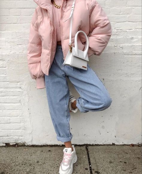 🌸 Pink Jacket Outfit Winter, Pink Sweater Outfit Winter, Pink Puffer Jacket Outfit, Pastel Winter Outfit, Colorado Fits, Pastel Winter, Looks Jeans, Clothing Haul, Jacket Outfit