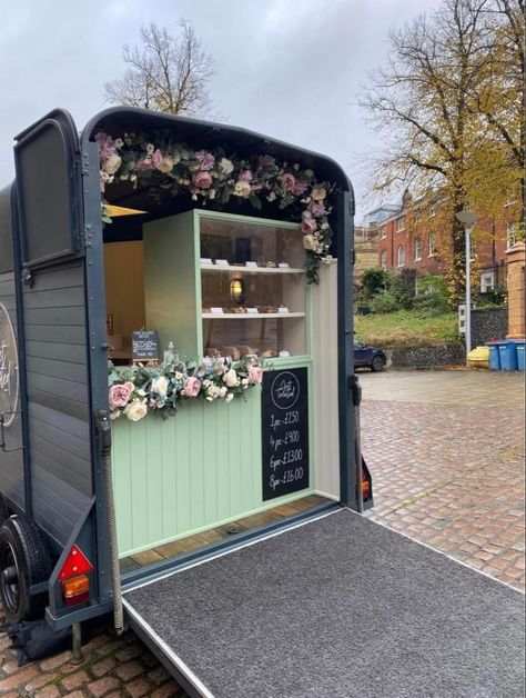 Horse Box Bar Conversion, Converted Horse Trailer Bakery, Small Camper Business, Horse Box Trailer Conversion, Converted Horse Box Food Truck, Mobile Bakery Interior, Mobile Cookie Trailer, Horse Box Food Truck, Box Truck Food Truck Conversion