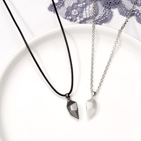 Cherish Your Bond with a Daughter Necklace! 💖 Enjoy 50% OFF on our Magnetic Connecting Best Friend Necklace For Bestie and celebrate the unbreakable connection you share. Shop Now: https://hunnylife.com/products/magnetic-connecting-best-friend-necklace-for-bestie A beautiful gift for daughters and those who hold a special place in your heart. ✨💫 #hunnylife #jewelry #DaughterNecklace #motherdaughter Valentines Presents For Her, Promise Couple, Relationship Necklaces, Matching Necklaces For Couples, Necklace Couple, Couples Necklace, Meaningful Gift Ideas, To My Girlfriend, Heart Couple