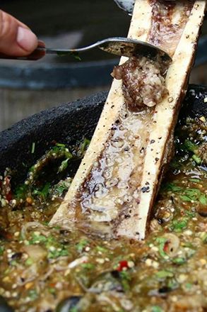 Bone Marrow Salsa Bone Marrow Recipe, Marrow Recipe, Roasted Bone Marrow, Hobbit Food, Mexican Salsa Recipes, Open Fire Cooking, Salsa Recipes, Mexican Salsa, Tomatillo Salsa