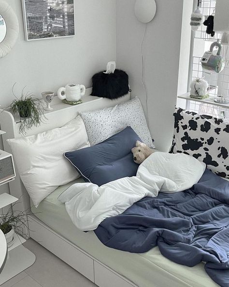 ⿻ room decor ; black and white aesthetic ; navy blue ; interior design ༊*·˚『credits linked』 Navy Blue Interior Design, Blue Aesthetic Bedroom, Aesthetic Navy Blue, Aesthetic Navy, Iu Aesthetic, Makeover Bedroom, Dekorasi Kamar Tidur, Room Redesign, Pinterest Room Decor