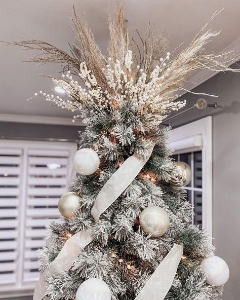 Kristina Khaireddine on Instagram: “Have you seen pampas grass in a Christmas tree before?! I don’t think so! 🌾🌲I wanted to do something different this year, but keep it…” Champagne Christmas Tree Topper, Boho Christmas Tree With Pampas, Boho Christmas Tree Topper Ideas, Pampas Grass On Christmas Tree, Neutral Tree Topper, Christmas Tree With Pampas Decor, Pompadour Grass Christmas Tree, Pampas Grass Tree Topper, Pampas Grass Christmas Tree Topper