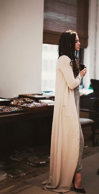 Image Via: This is Glamorous Floor Length Cardigan, Look Adidas, The Cardigans, Skandinavian Fashion, Maxi Cardigan, Cooler Look, Maxi Robes, Looks Chic, Looks Style