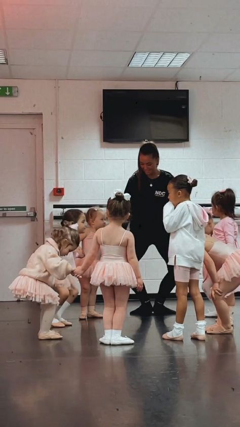 Dance Teacher Aesthetic Pictures, Kids Dancers Aesthetic, Kid Dancer Aesthetic, Teaching Dance Aesthetic, Ballet Student Aesthetic, Ballet Teacher Aesthetic, Dance School Aesthetic, Dance Teacher Aesthetic, Dance Teacher Tools