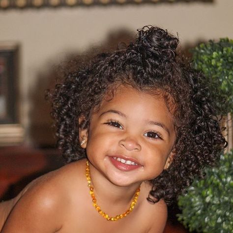 Curly Hair Baby, Black Baby Girl, Go Sign, Musical Ly, Cute Mixed Babies, Cute Black Babies, Beautiful Black Babies, Mixed Kids