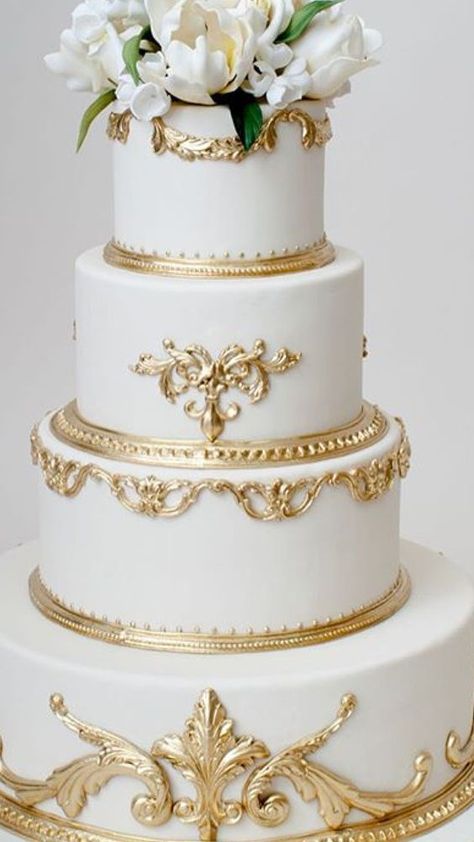 White And Gold Wedding Cake, Quince Cake, Italian Wedding Cakes, Dummy Cake, Big Wedding Cakes, Quinceanera Cakes, 3 Tier Wedding Cakes, Wedding Cake Pictures, Elegant Birthday Cakes