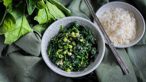 Korean Spinach Side Dish - Sigeumchi Namul (시금치나물) - The Devil Wears Salad Korean Spinach Side Dish, Korean Spinach, Korean Pickled Radish, Banchan Recipe, Eggplant Side Dishes, Steamed Eggplant, Spinach Side, Spinach Side Dish, Cabbage Side Dish