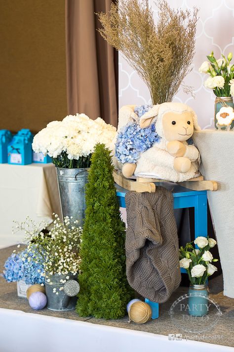 Baptismal Party, Baptism Centerpieces, Crafting Space, Baptism Decorations, Baby Boy First Birthday, Wedding Party Ideas, Boy First Birthday, Boy Party, Animal Decor