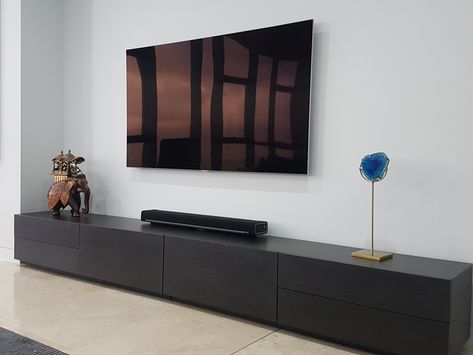 Black Floating Tv Unit, Black Tv Cabinet Living Room, Black Tv Unit Living Room, Floating Tv Cabinet Modern, Tv Bench Ideas, Tv Unit Styling, Tv Unit Black, Tv Cabinet Ideas, Tv Living Room Ideas