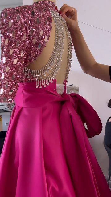 Drenusha Xharra on Instagram: "Finishing up “The Pink” Version of #Bloom customized in #drenushaxharra" Fuschia Pink Dress, Blouses 2022, Met Gala Dresses, Fashion Design Patterns, Fashion Design Sketchbook, Prom Long, Fuschia Pink, Prom Dress Inspiration, Fancy Dress Design