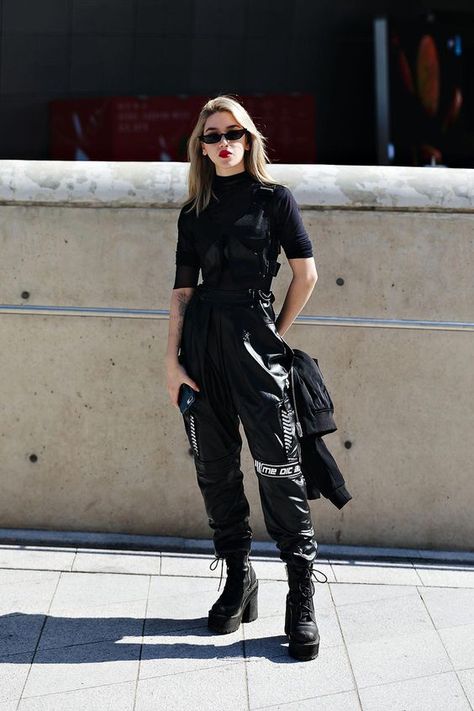 The Harajuku Style I adore – Veiled of Joy Mode Edgy, Stil Emo, Mode Emo, Seoul Fashion Week, Seoul Fashion, Mode Kpop, Womens Fashion Edgy, Ținută Casual, Mode Ootd