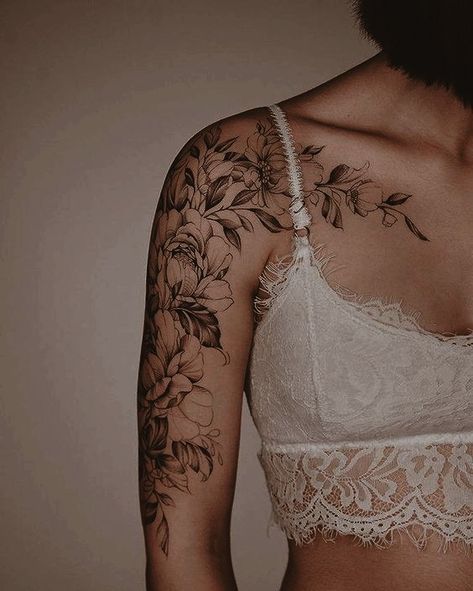 Women's Shoulder Tattoo, Cool Shoulder Tattoos, Tattoo Trend, Mens Shoulder Tattoo, Floral Tattoo Sleeve, Shoulder Tattoos For Women, Floral Tattoo Design, Diy Tattoo, Best Sleeve Tattoos