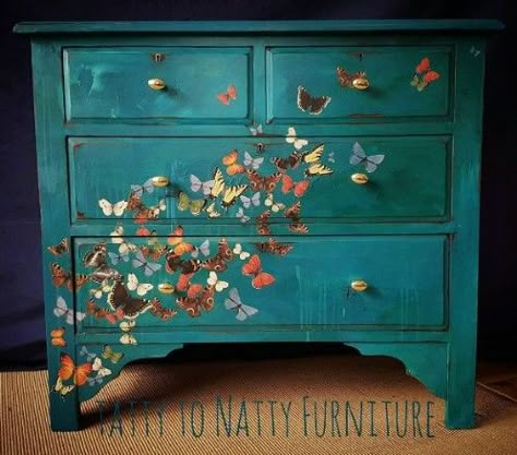 25 Beautiful Furniture Makeover Ideas Using Paint Commode Shabby Chic, Koti Diy, Smart Tiles, Decoupage Furniture, Shabby Chic Dresser, Painted Dresser, Funky Furniture, Hand Painted Furniture, Refurbished Furniture