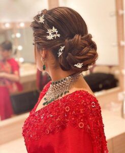 Saree Reception Look, Bridal Bun Hairstyles, South Indian Bridal Hairstyles, Indian Bridal Hairstyle, Bridal Hairstyle Ideas, Juda Hairstyle, Easy Party Hairstyles, Celebrity Bride, Wedding Bun Hairstyles