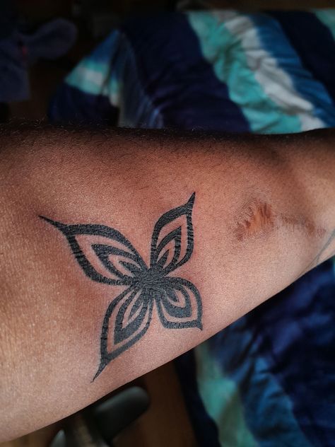 Suzumebachi Tattoo, Bleach Tattoos Anime, Anime Elbow Tattoo, Bleach Tatoos Ideas, Zanpakuto Tattoo, Anime Tattoos Bleach, Matching Tattoos Anime, Anime Forearm Tattoo, Bankai Tattoo