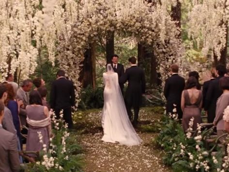 Everything to Know About the 'Twilight' Wedding 10 Years After Film's Debut Twilight Wedding Scene, Bella And Edward Wedding, Breaking Dawn Wedding, Twilight Wolf, Twilight Wedding, Forest Theme Wedding, Bella Wedding, Edward Bella, Enchanted Forest Wedding