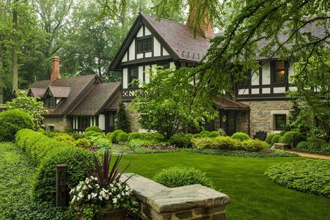 English Tudor Homes, Tudor Cottage, Tudor Style Homes, English Country Style, English Tudor, Gorgeous Interiors, Tudor House, Tudor Style, Home Landscaping